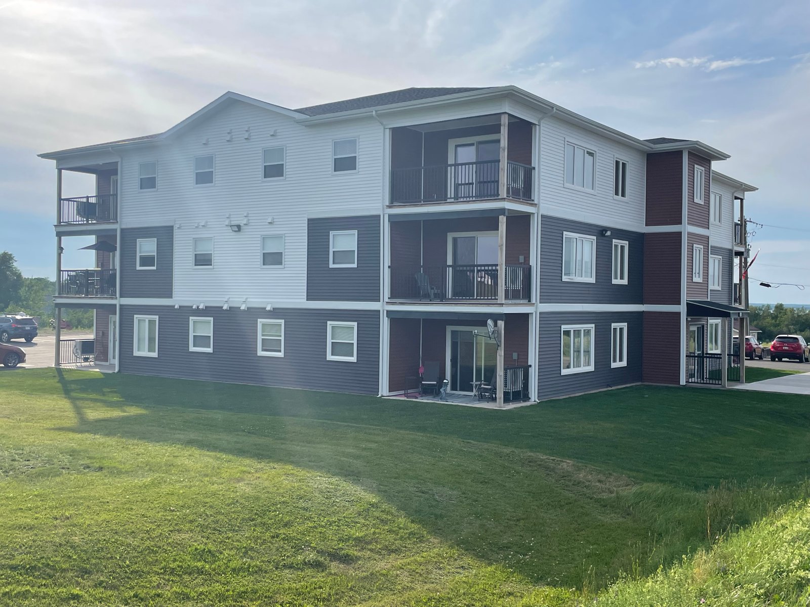 Side and rear view of the 139 Bellevue Heights apartment building