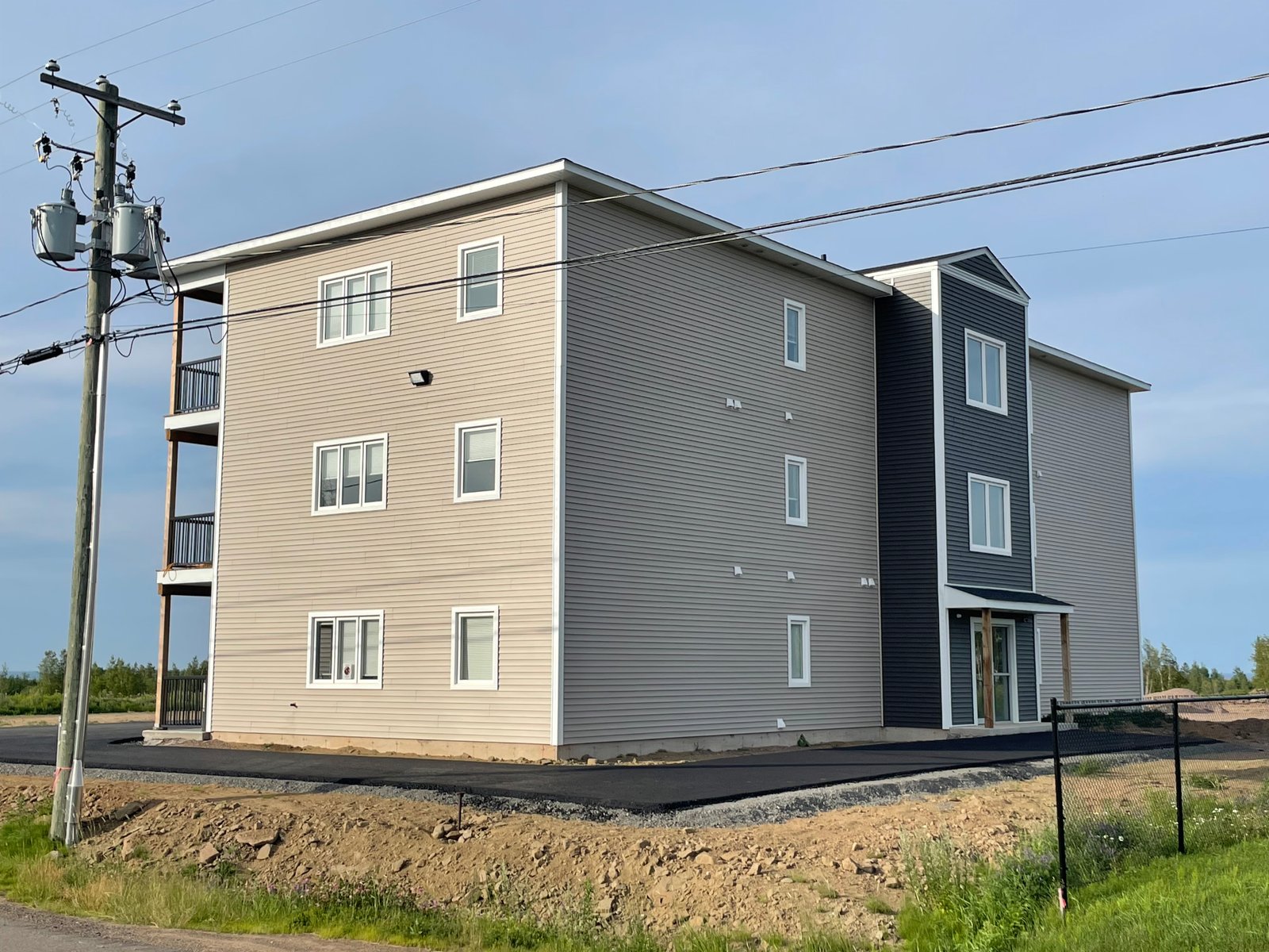 Side and rear view of the 204 Bellevue Heights apartment building
